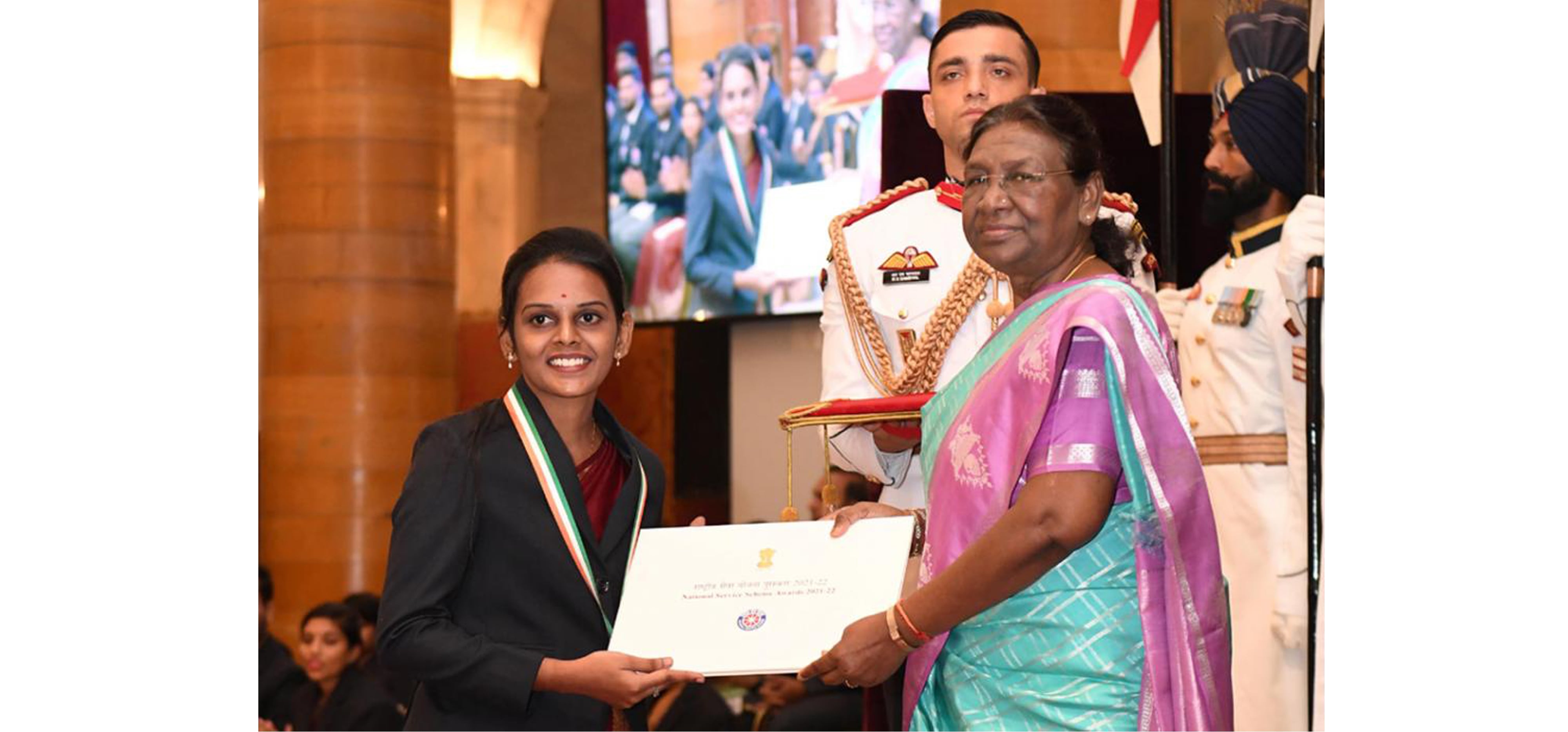 President Draupadi Murmu presented the National Service Scheme (NSS) Award to Sri PELLAKURU SATHVIKA  for 2021-2022